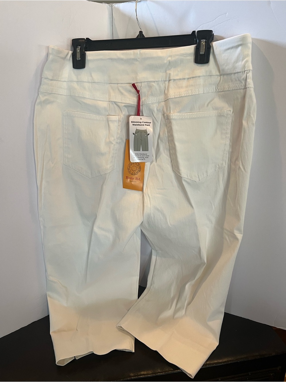 Ruby Rd. White Pull-On Cropped Capris - Picture 2 of 4